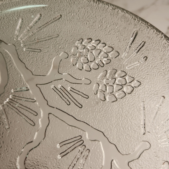 Set Of 4 Vintage Embossed Tiara Ponderosa Pine 8" Luncheon Plates Indiana Glass - Picture 4 of 5